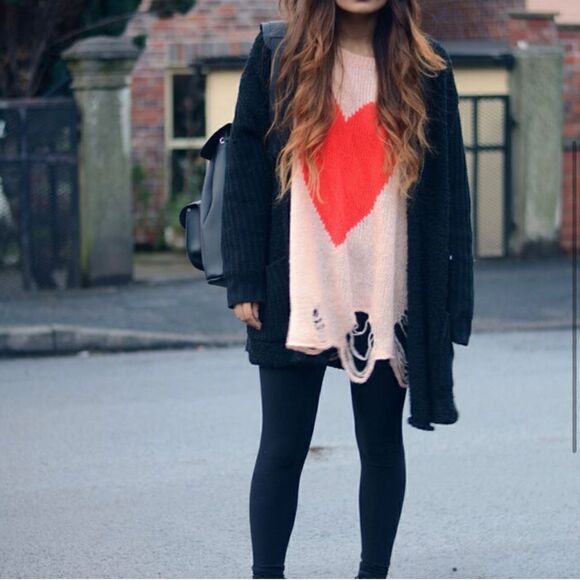 ASO TAYLOR SWIFT ALT COLOR WILDFOX
Lennon Big Heart Sweater Baby M - Picture 2 of 8